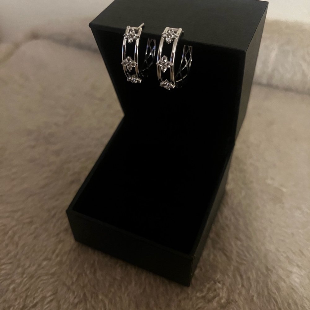 Kay Jewelers Silver White Sapphire Hoop Earrings
Brand new